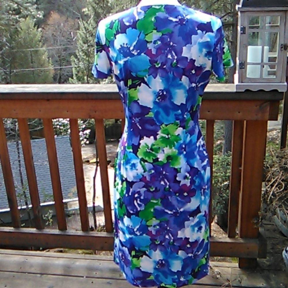 Precise Floral Dress - Picture 5 of 8